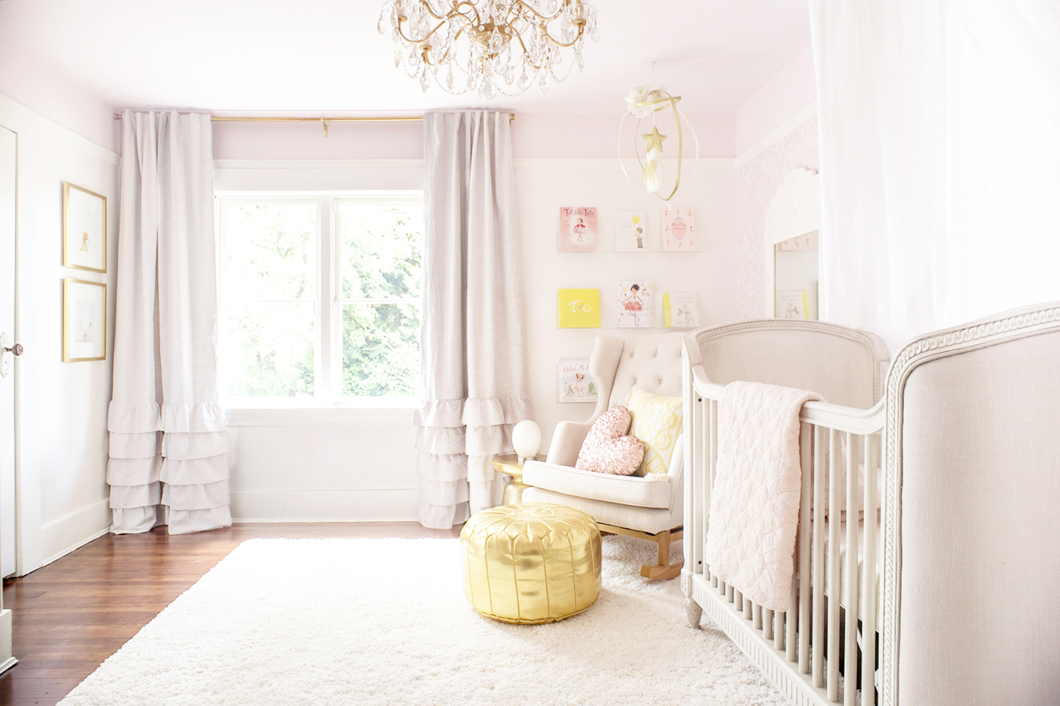 16 Dreamy Pink, White, And Gold Nursery Ideas (How To Decorate One ...